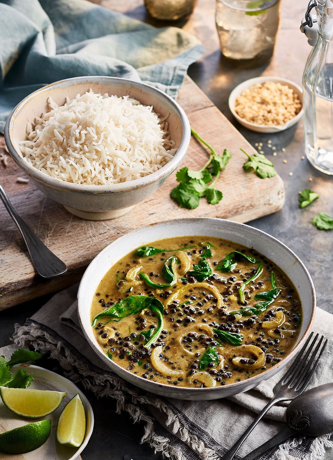 Lentil curry with onions, spinach and Philadelphia